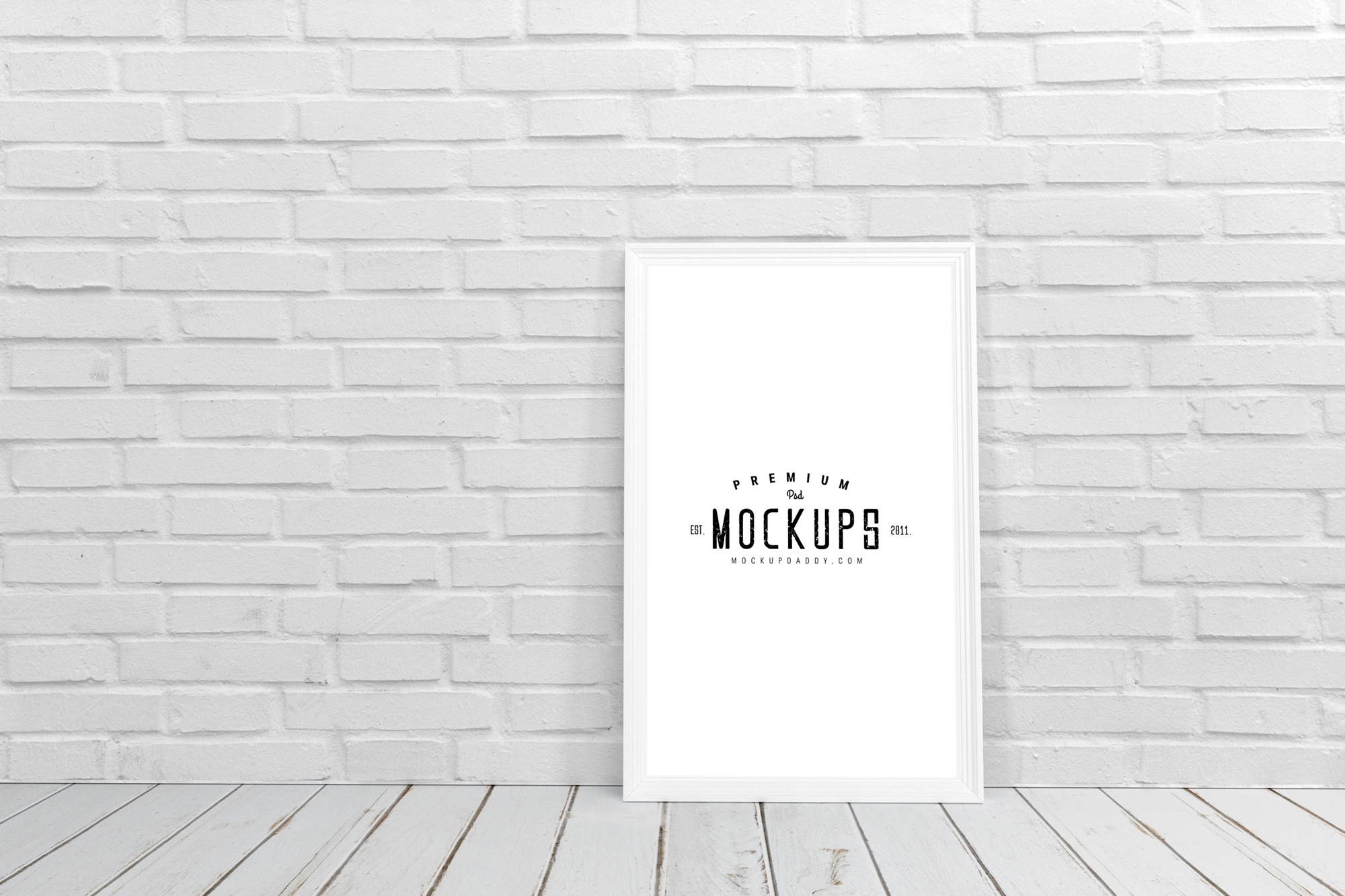 Визитка пустая. Мокап вертикальной визитки. Мокап на белом фоне. Мокапы листы на столе. Белый фон для визитки.