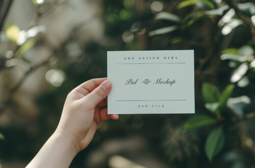 Free Download Women holding card psd mockup-